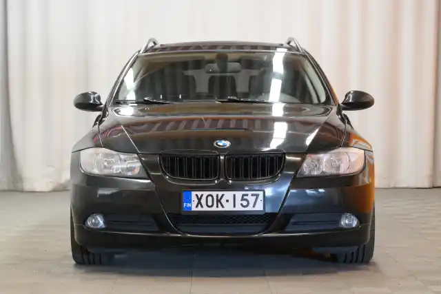 Musta Farmari, BMW 318 – XOK-157