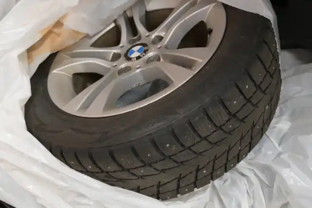 Musta Farmari, BMW 318 – XOK-157