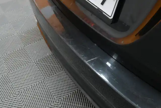 Musta Farmari, BMW 318 – XOK-157