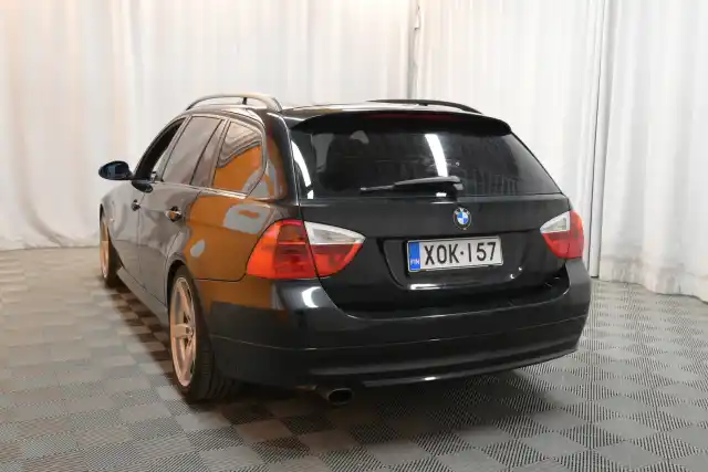 Musta Farmari, BMW 318 – XOK-157