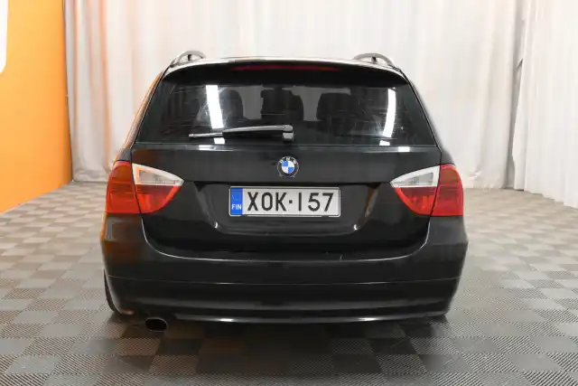 Musta Farmari, BMW 318 – XOK-157