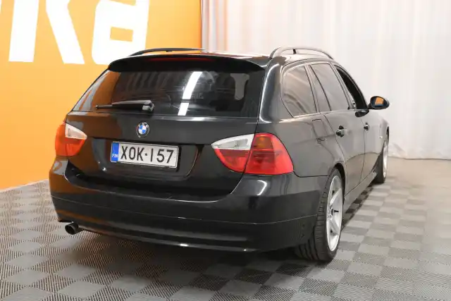 Musta Farmari, BMW 318 – XOK-157