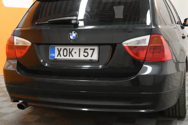 Musta Farmari, BMW 318 – XOK-157