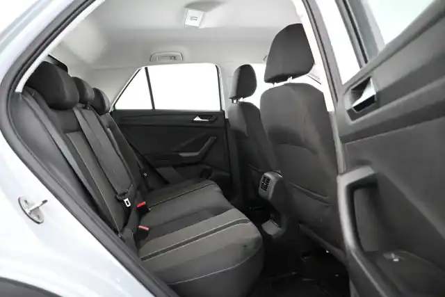 Valkoinen Maastoauto, Volkswagen T-Roc – XOK-475