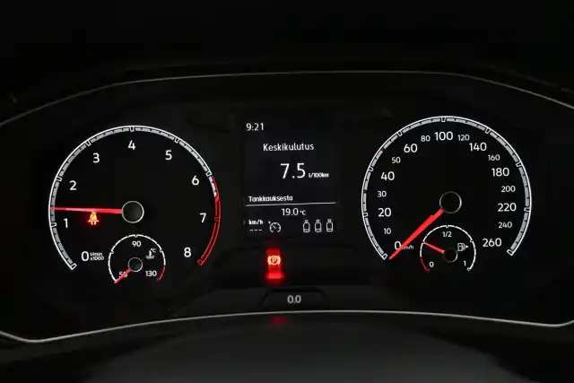 Valkoinen Maastoauto, Volkswagen T-Roc – XOK-475
