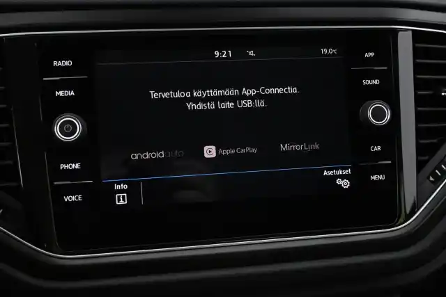 Valkoinen Maastoauto, Volkswagen T-Roc – XOK-475