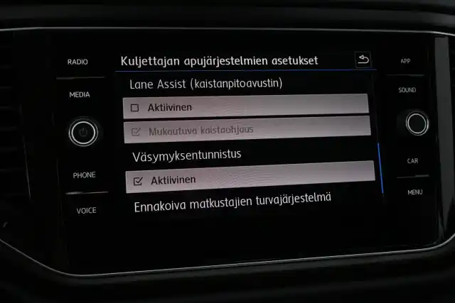 Valkoinen Maastoauto, Volkswagen T-Roc – XOK-475