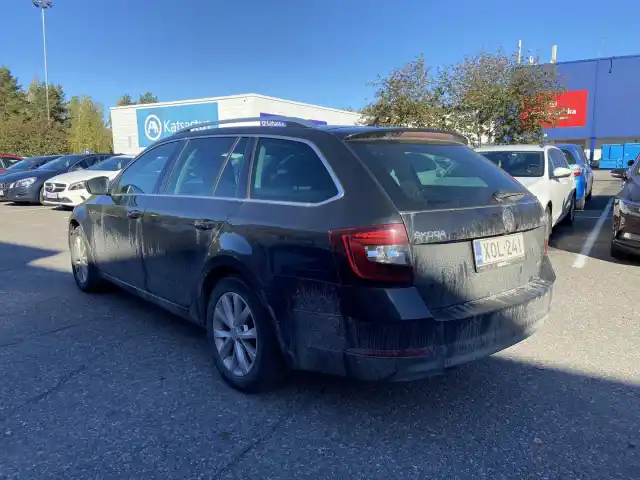 Musta Farmari, Skoda Octavia – XOL-241