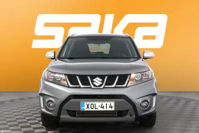 Harmaa Maastoauto, Suzuki Vitara – XOL-414