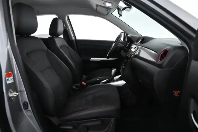 Harmaa Maastoauto, Suzuki Vitara – XOL-414