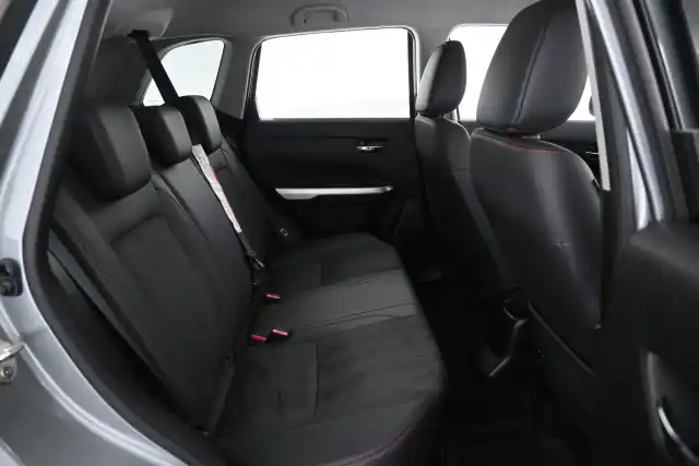 Harmaa Maastoauto, Suzuki Vitara – XOL-414