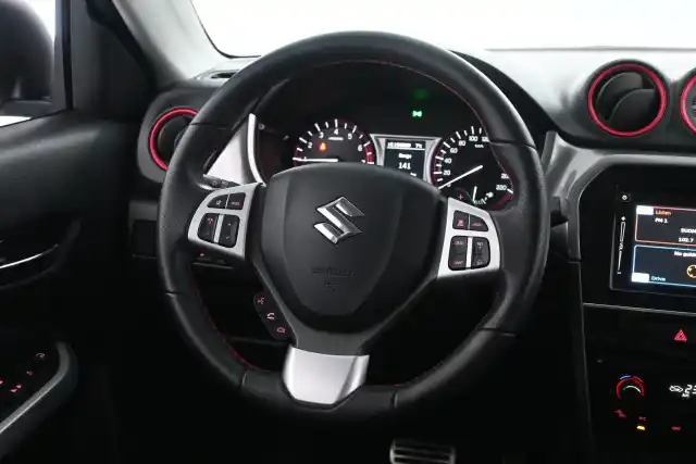 Harmaa Maastoauto, Suzuki Vitara – XOL-414
