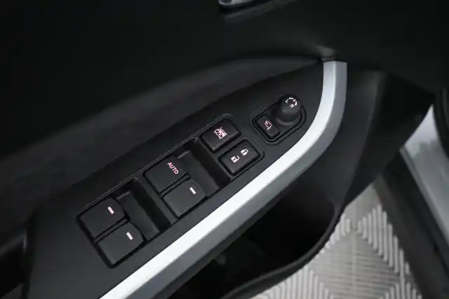 Harmaa Maastoauto, Suzuki Vitara – XOL-414