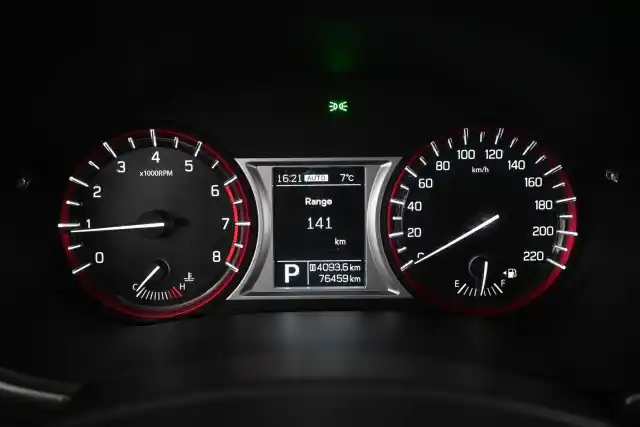 Harmaa Maastoauto, Suzuki Vitara – XOL-414
