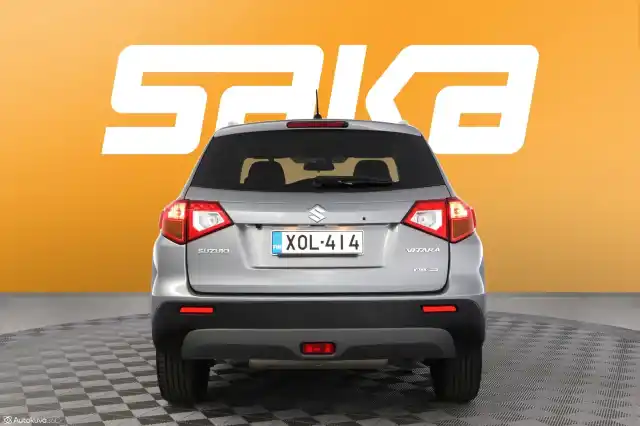 Harmaa Maastoauto, Suzuki Vitara – XOL-414