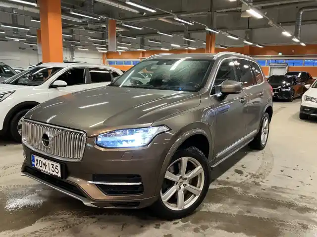 Ruskea (beige) Maastoauto, Volvo XC90 – XOM-135