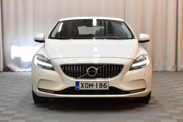 Valkoinen Viistoperä, Volvo V40 – XOM-186