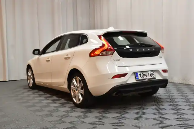 Valkoinen Viistoperä, Volvo V40 – XOM-186