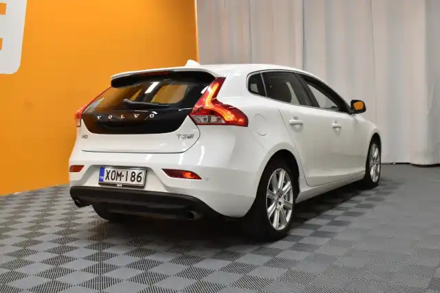 Valkoinen Viistoperä, Volvo V40 – XOM-186