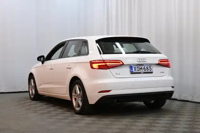 Valkoinen Viistoperä, Audi A3 – XOM-683