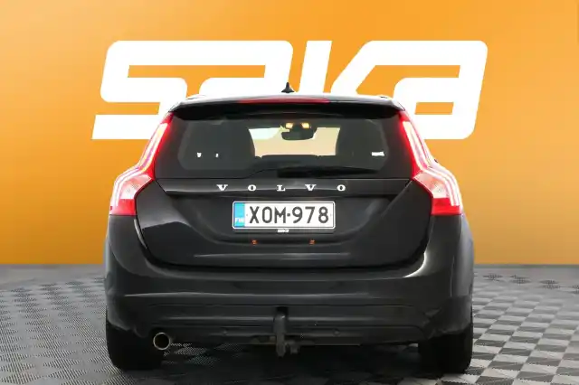 Musta Farmari, Volvo V60 – XOM-978