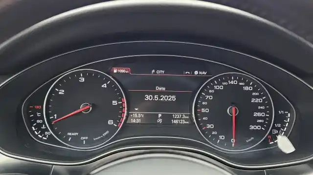 Harmaa Sedan, Audi A6 – XON-467