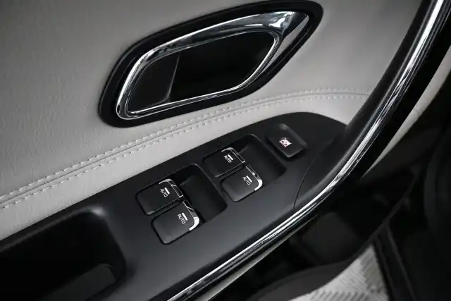 Musta Viistoperä, Kia CEED – XOP-410