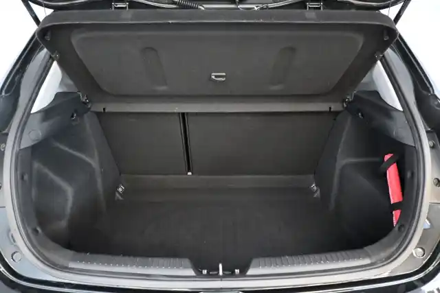Musta Viistoperä, Kia CEED – XOP-410