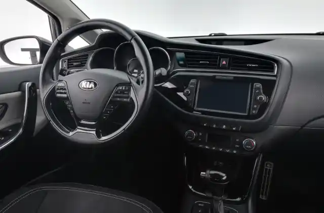 Musta Viistoperä, Kia CEED – XOP-410