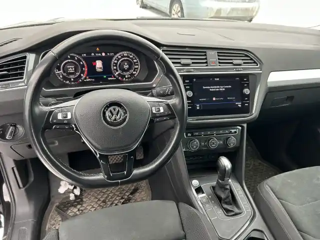 Musta Maastoauto, Volkswagen Tiguan – XOP-558