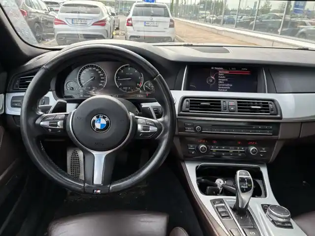Valkoinen Farmari, BMW 530 – XOR-423