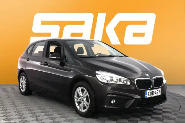 Ruskea Tila-auto, BMW 218 – XOR-427