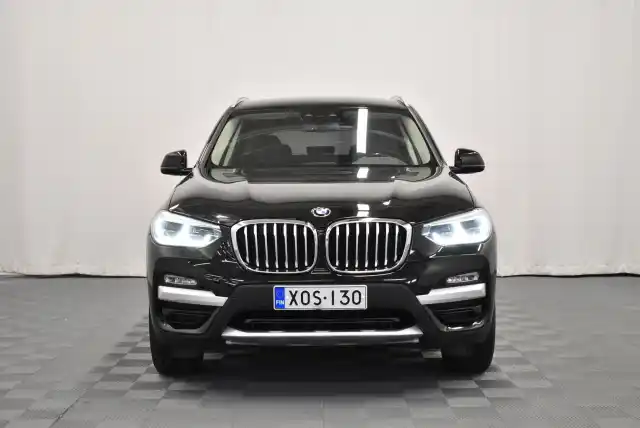 Musta Maastoauto, BMW X3 – XOS-130