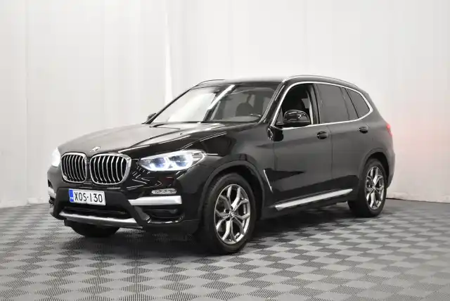 Musta Maastoauto, BMW X3 – XOS-130