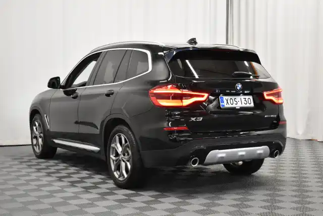 Musta Maastoauto, BMW X3 – XOS-130