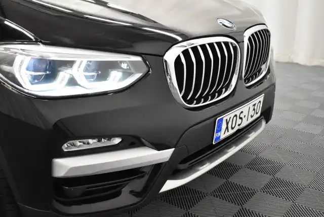 Musta Maastoauto, BMW X3 – XOS-130