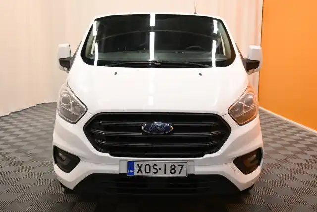 Valkoinen Pakettiauto, Ford Transit Custom – XOS-187