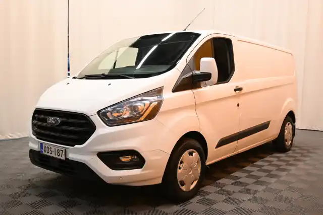 Valkoinen Pakettiauto, Ford Transit Custom – XOS-187