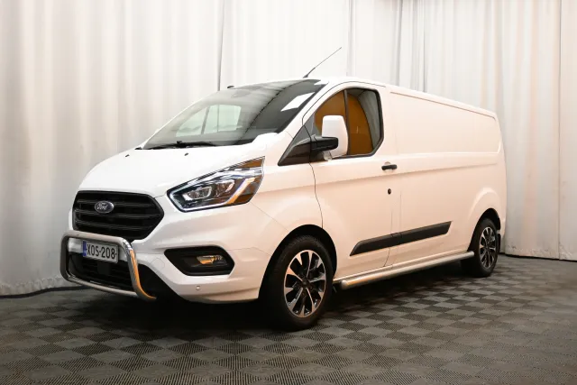 Valkoinen Pakettiauto, Ford Transit Custom – XOS-208