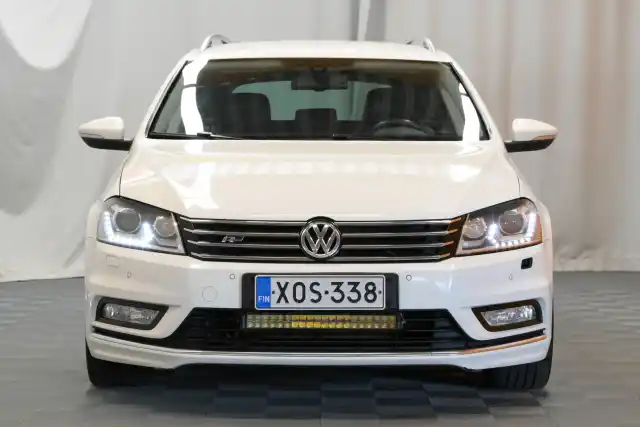 Valkoinen Farmari, Volkswagen Passat – XOS-338