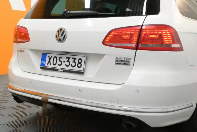 Valkoinen Farmari, Volkswagen Passat – XOS-338