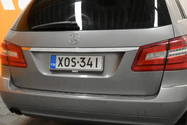 Harmaa Farmari, Mercedes-Benz E – XOS-341