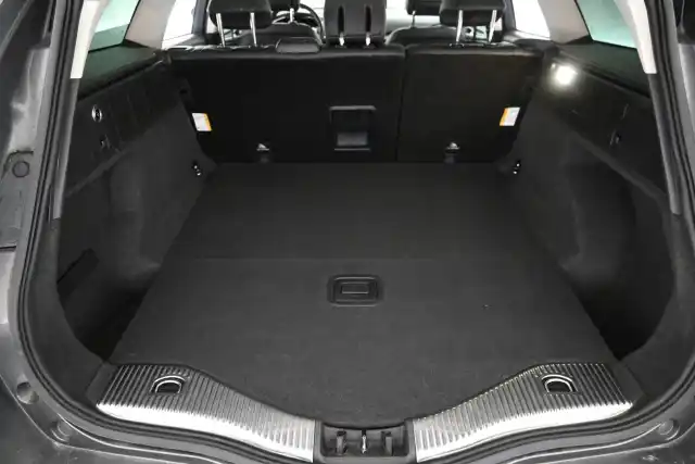 Harmaa Farmari, Ford Mondeo – XOS-386