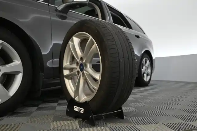 Harmaa Farmari, Ford Mondeo – XOS-386