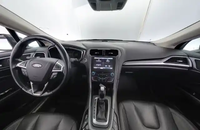 Harmaa Farmari, Ford Mondeo – XOS-386