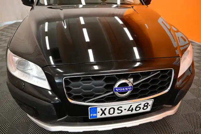 Musta Farmari, Volvo XC70 – XOS-468