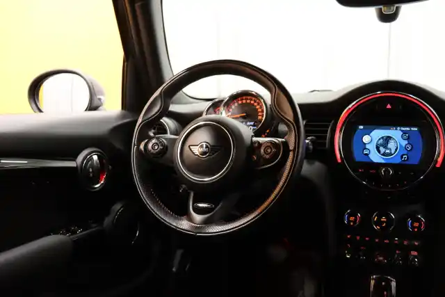 Musta Viistoperä, Mini COOPER S – XOS-625