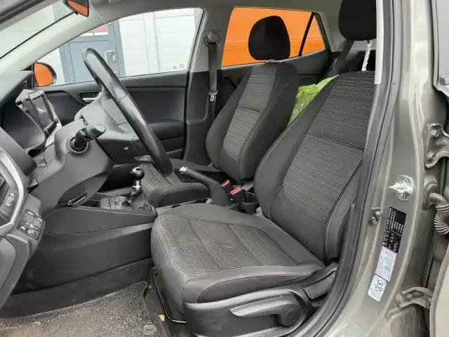 Vihreä Maastoauto, Kia Stonic – XOS-930