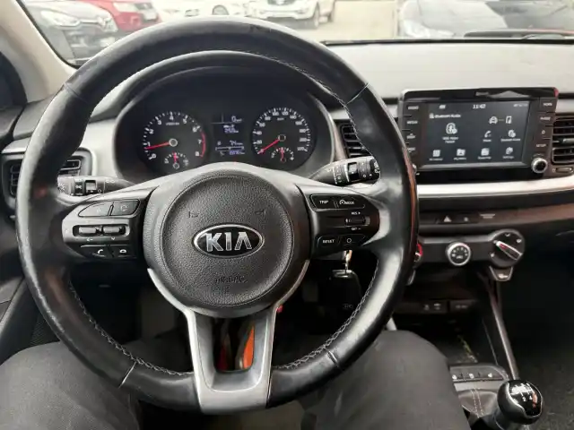 Vihreä Maastoauto, Kia Stonic – XOS-930