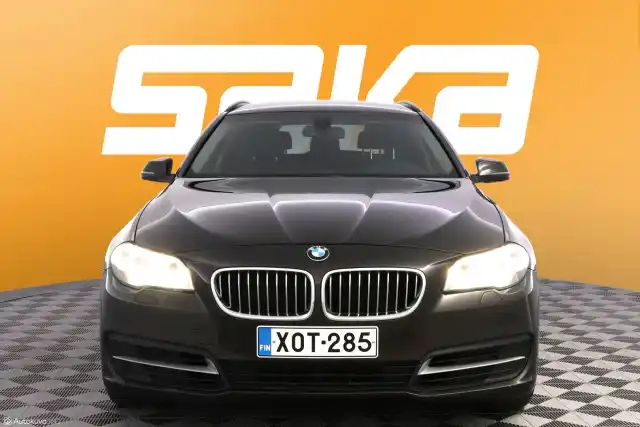 Ruskea Farmari, BMW 520 – XOT-285